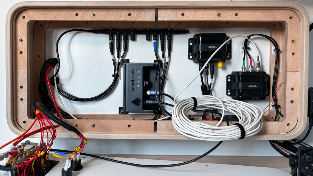 How to install the Smartboatia Hub